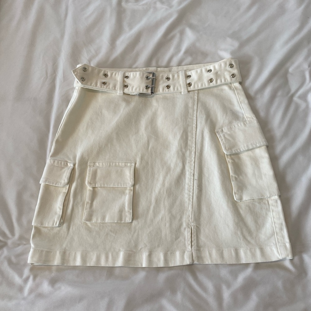 Juicy couture white cargo skirt s27